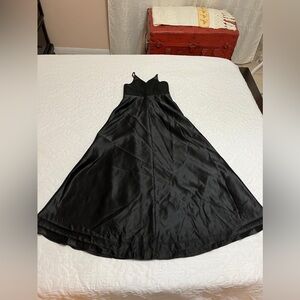 JJ’S House Elegant Black Evening Dress